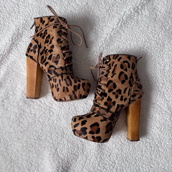 Steve Madden Shoes - Steve Madden Cow Fur Leopard Print platform Heeled Boots size 7